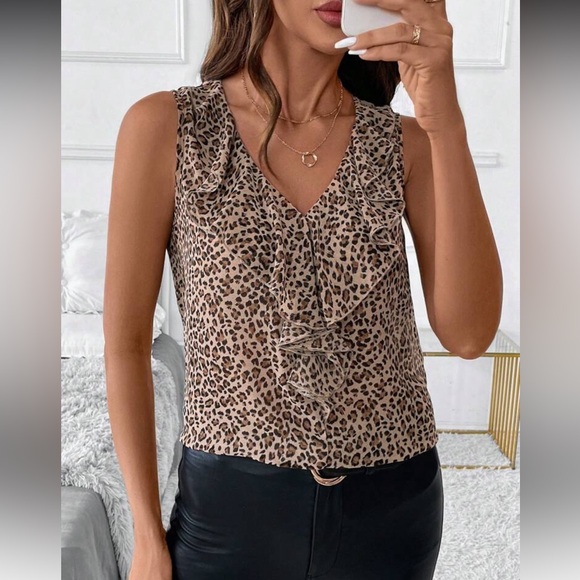 Leopard print V neck ruffle blouse - Picture 3 of 9